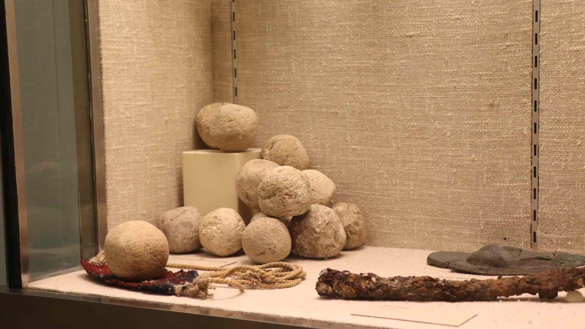 Boulets provenant de la bataille de Lakish - British Museum - Photo P. Vauclair
