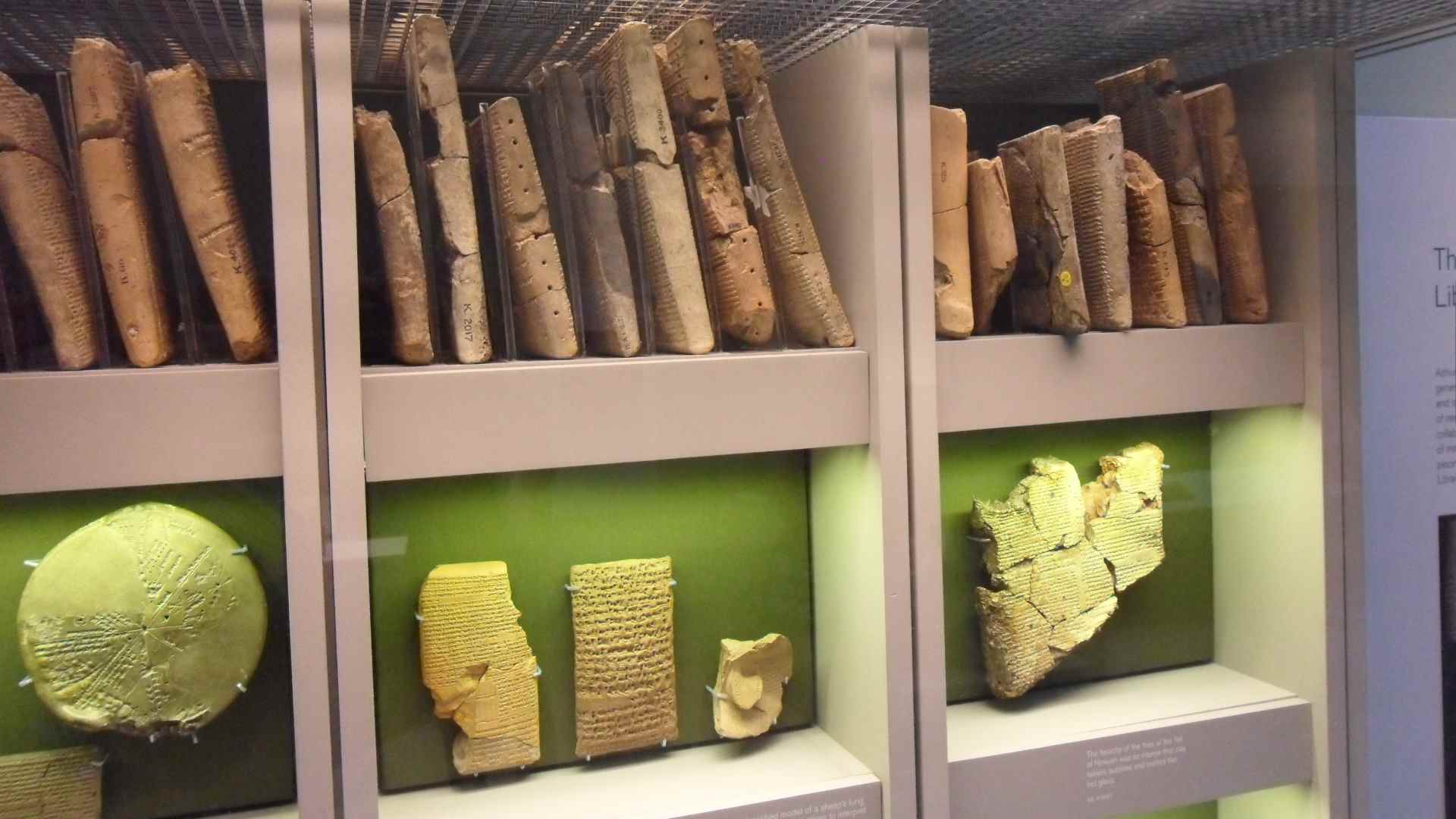 Quelques tablettes de la bibliothèque de Ninive - British Museum - Photo P. Vauclair