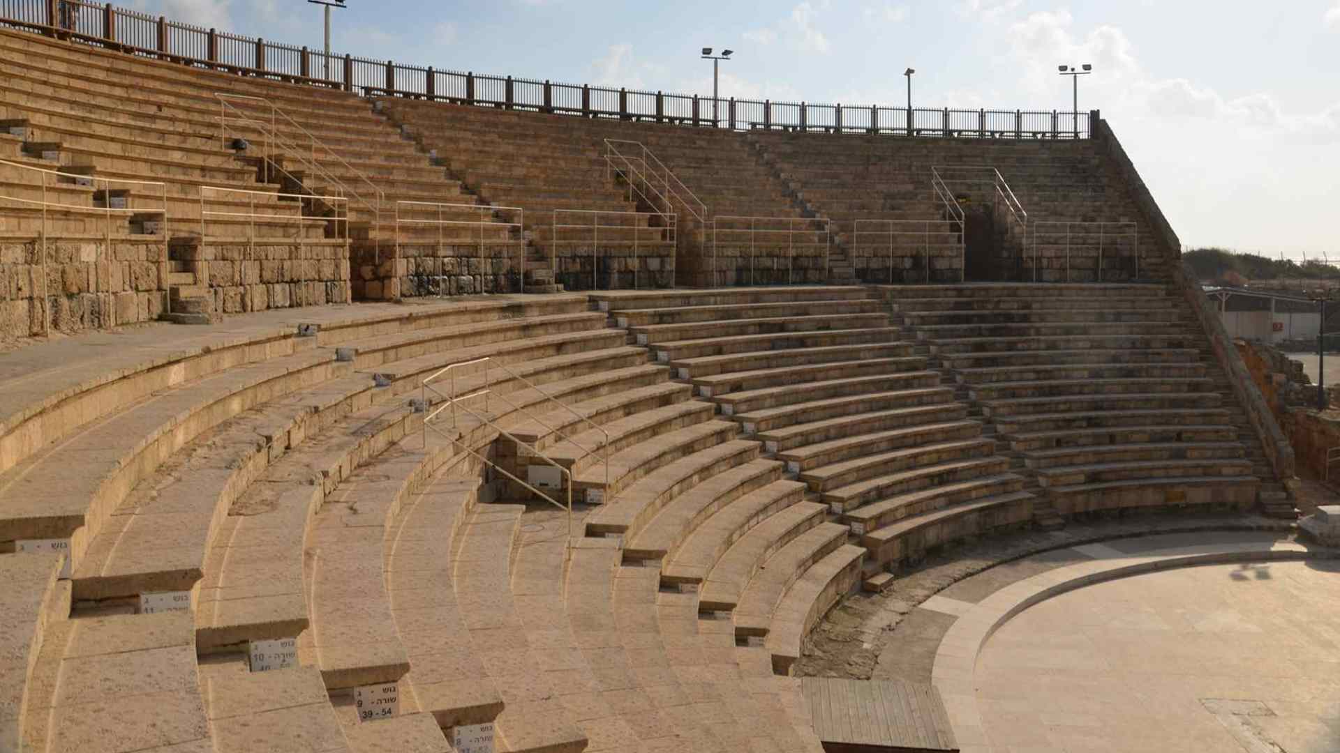 Théâtre romain de Césarée maritime - Photo B. Depecker
